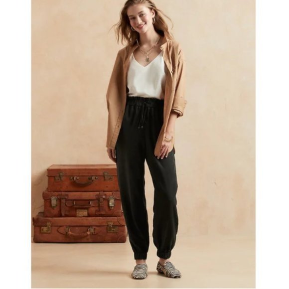 Banana Republic  - Lyocell Flyweight Jogger Paper Bag Pants - Med Petite (Olive) - Picture 3 of 12